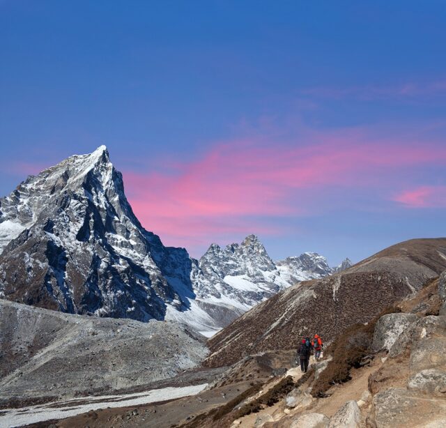 Everest Treks : A Month By Month Review of the Best Seasons Everest Treks : A Month By Month Review of the Best Seasons